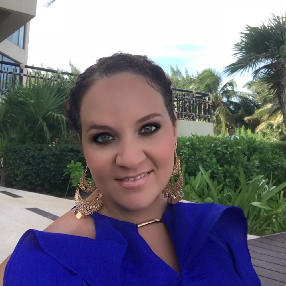 Meet your Posher, Adela